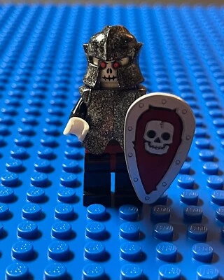 LEGO Minifigura Fantasía Esqueleto Guerrero 4, Armadura - Castillo Foto 1 de 2