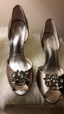 Caparros Mujer Peeptoe Tacones Metálicos Con Broche Zapato Clips Talla 9B Foto 1 de 4