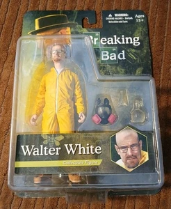 Mezco Toys Breaking Bad: Walter White-Yellow Hazmat Suit - 6" Actionfigur - Neu - Bild 1 von 2