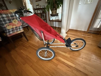 Трехколесная детская прогулочная коляска - Изображение 1 из 4