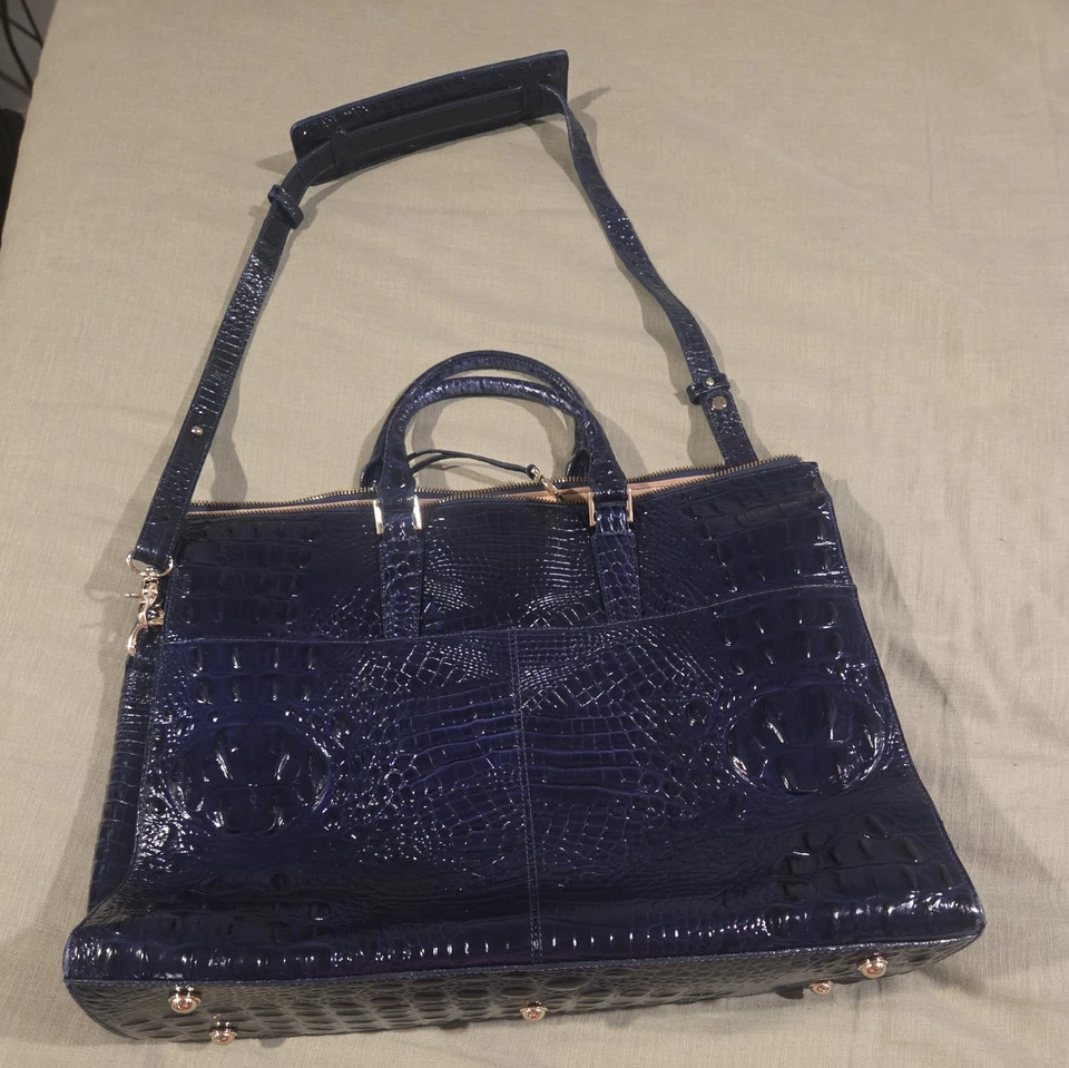 Bolso de Mano Brahmin Business en Cuero Estampado de Cocodrilo Azul Marino Deep-sea Foto 1 de 4