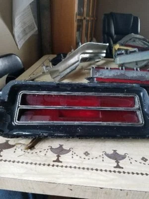 Luz trasera derecha pasajero superior se adapta a 71-78 TORONADO  Foto 1 de 4