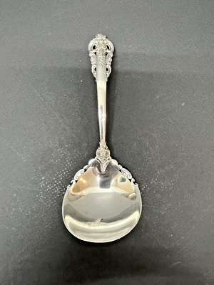 Cucharón Wallace Grande barroco de plata de ley con salsa sin monograma 76 gramos Foto 1 de 4