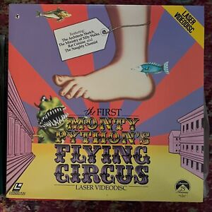 Monty Pythons Flying Circus: The First - Laserdisc narożnik dziurkowany