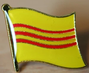 HISTORIC VIETNAM South Flag Country Metal Lapel Pin Badge - Picture 1 of 1