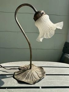 Vintage Lily Pad Messing Schwanenhals Schreibtisch Tischlampe Milchglasschirm Taiwan gemarkt - Bild 1 von 24