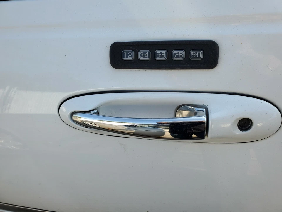 LINCOLN TOWN CAR MAÇANETA EXTERNA DIANTEIRA ESQUERDA DIANTEIRA  - Imagem 1 de 1