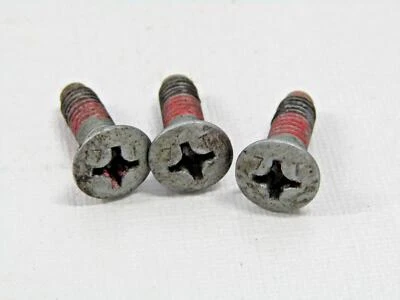 Tornillo de montaje de cerradura de pestillo de puerta Subaru Forester 2009-2013 (x3) OEM Foto 1 de 2