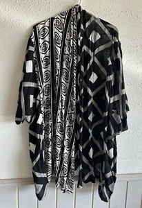 Vintage Jakarta California Black & White Rayon Abstract Tribal Print Shawl Sz M - Picture 1 of 10