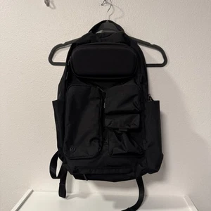 Lululemon Cruiser Backpack 23L EUC only missing one strap - Picture 1 of 7