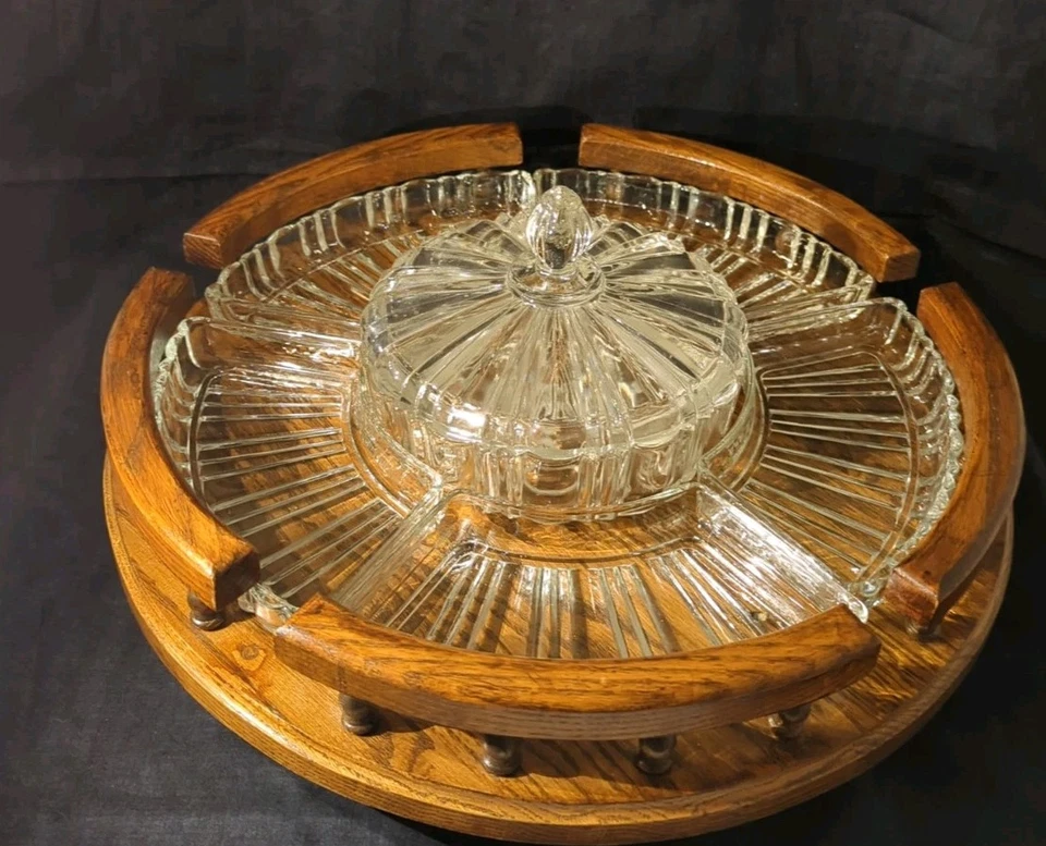 Lazy Susan Wagon wheel Walnut and Glass, Beautiful condition, turns easily A7 - Imagem 1 de 4