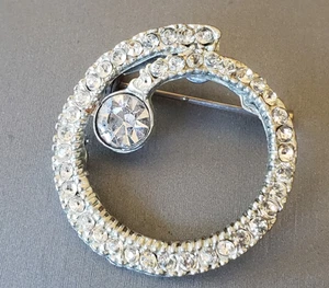 1940s White Rhinestone Pin Circle Brooch, Pot Metal, Vintage Jewelry so-44 - Picture 1 of 5