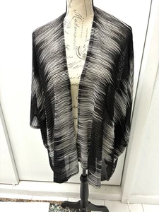 Chico's Travelers Collection Ruana Printed Mesh Open Cardigan Black White Sz: XL - Picture 1 of 9