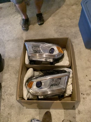 Faros derecho e izquierdo Dodge Durango OEM 2016 2017 2018 2019 2020 Foto 1 de 4