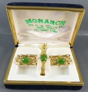 VTG New Nos MONARCH CUFFLINKS & TIE BAR/CLIP SET Gold Bamboo GREEN JADE CABOCHON - Picture 1 of 5