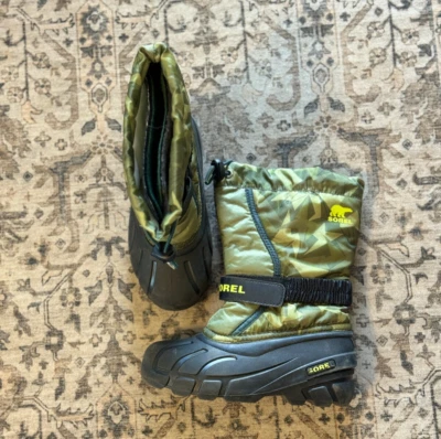SOREL Kid's Flurry Print Snow Weather Proof Boots Camo Size 1 - Image 1 of 4