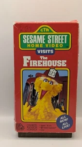 Sesame Street Home Video Visits The Firehouse (VHS, 1990) RARE VTG Vintage! - Imagen 1 de 6