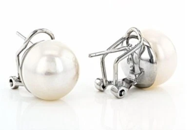 Серьги-омега из белого культивированного пресноводного жемчуга 11-12 мм с родием поверх серебра - Изображение 1 из 4