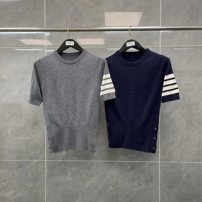 Camiseta clásica de manga corta Thom Browne a rayas de cachemir con cuello redondo para mujer Foto 1 de 4