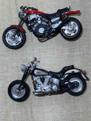 Motocicletas de juguete vintage Harley Davidson y Yamaha Foto 1 de 2