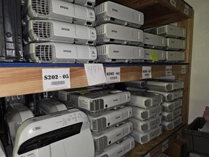 Epson PowerLite 98H 3LCD Projector H577A HDMI Crestron 3K Lumens H30 - Picture 1 of 3