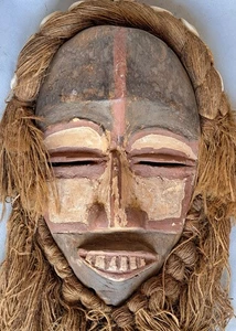 MASQUE DAN GUERE PEINT / FIBRES / CAURIS / COTE D'IVOIRE / LIBERIA / AFRIQUE - Picture 1 of 5