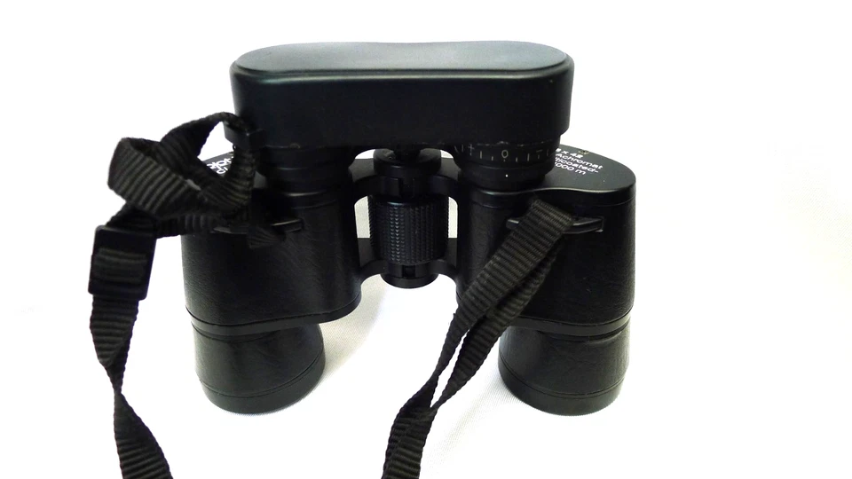 Opticron Classic 3 8x42 Multi-Coated BINOCULARS Air-Achromat c/w Rain Guard - Image 1 of 4