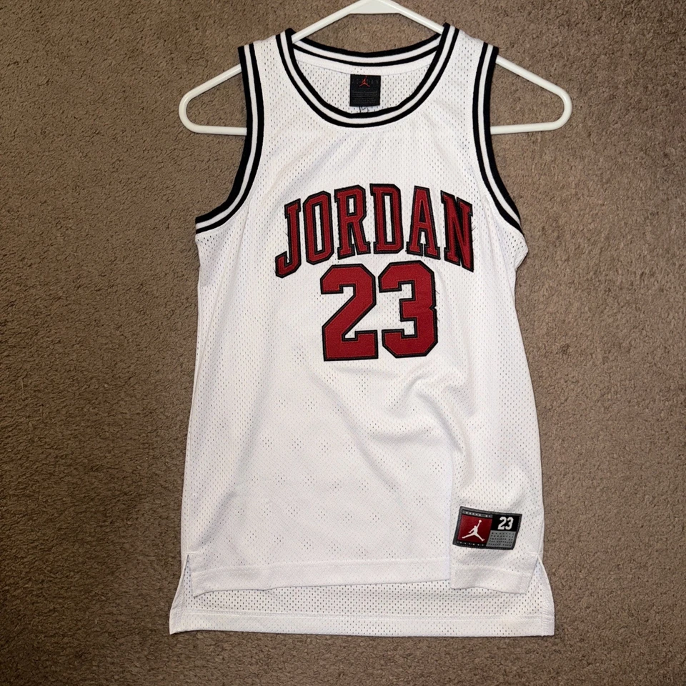 Camiseta deportiva de baloncesto Nike Air Jordan #23 blanca roja negra juvenil M 10-12 años Foto 1 de 4