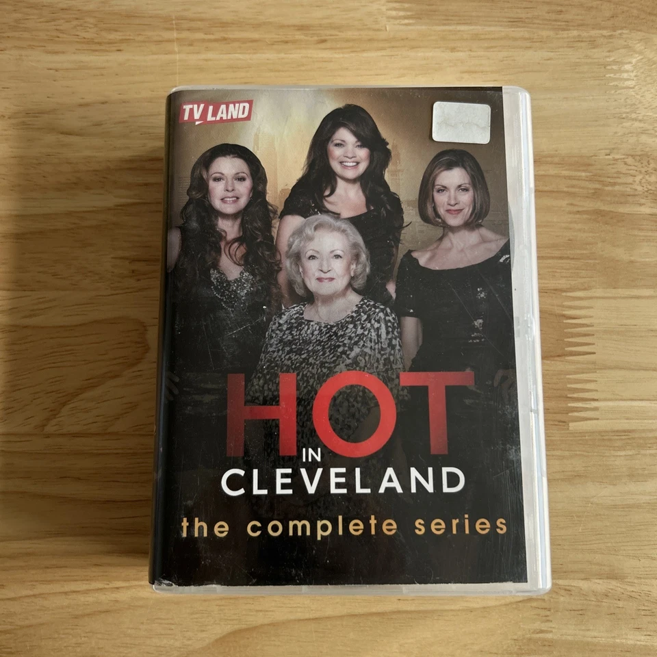 HOT IN CLEVELAND: COMPLETE SERIES (17PC) / (BOXED SET) DVD Region 1 - Image 1 of 4