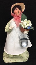 Byers Choice Spring Lady with Flowers Watering Can from 2003 (Green Dress)