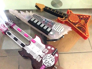 L.O.L DOLLS Accessories MGA Entertainment Guitars Rock Band Musical Working 3PCS - Picture 1 of 6