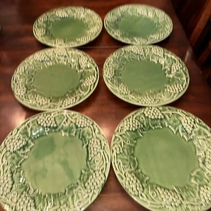 Bordallo Pinheiro Majolica Green Grapes Cluster Plates Portugal 9.25” *read* - Picture 1 of 10