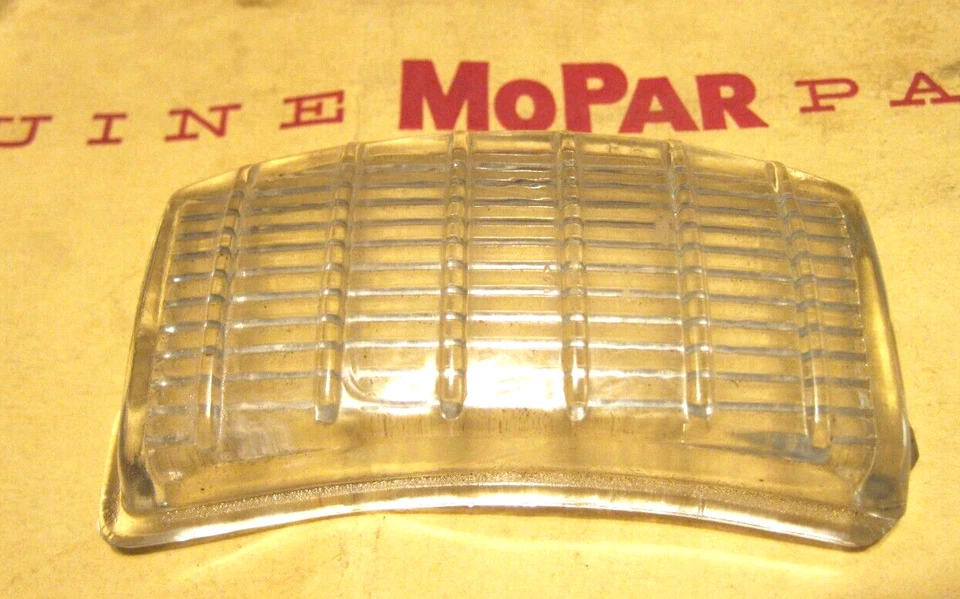 Новые из старых запасов парковочные линзы Mopar 1941 Chrysler Royal and Windsor, 865771 - Изображение 1 из 2