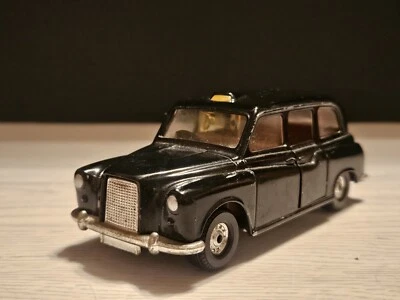 Corgi Toys Austin London Black Taxi  VINTAGE 1971  - Image 1 of 4