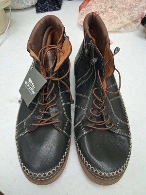 WOMANS SPRING STEP ANKLE  BOOTS NEW 41 = 9 USA - Image 1 of 4