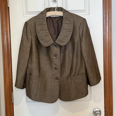 Tahari Arthur S Levine Women's Blazer Size 20W, 4 Button, Wide Scalloped Lapels - Image 1 of 4