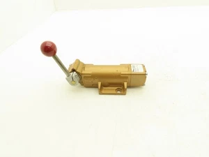 Versa VZH-3512 Pneumatic 2-Position Manual Valve Vacuum-200 PSI - Picture 1 of 10