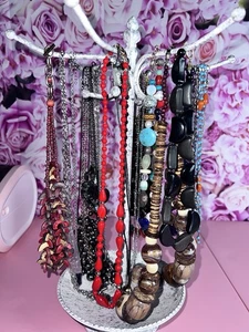 Lote De 25 Collares De Colección A Nuevos Algunos Con Etiquetas SOPORTE NO INCLUIDO - Imagen 1 de 5
