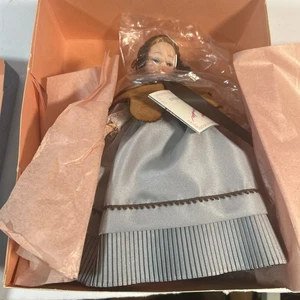 Muñeca Madame Alexander Portrettes ANASTASIA con Caja, Soporte, 1125 - Imagen 1 de 3