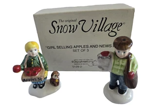 DEPT 56 SNOW VILLAGE GIRL SELLING APPLES AND NEWS BOY IN BOX # 5129-2 - Bild 1 von 18
