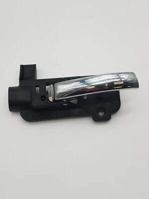 Manija interior de la puerta trasera derecha del lado del pasajero Chrysler 200 Touring 2011-2014 Foto 1 de 4