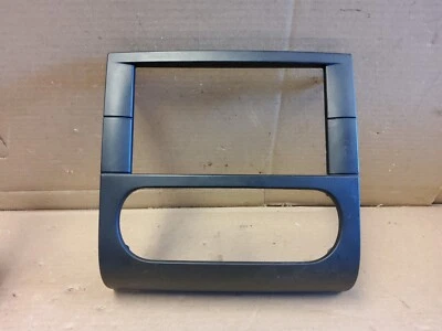 2004-2008 三菱 Galant 气候控制无线电挡板装饰成型黑色原始设备制造商 — 第 1/3 张图片