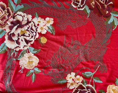 NUEVO CON ETIQUETAS Johnny Was Dragon Manta Acogedora Bordada Reversible Roja 50"x70" $398 Foto 1 de 4