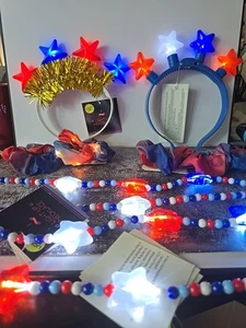 4th of July Celebrations/2 Headbands/2 Necklaces & 4 Scrunchies/ All Flashing - Picture 1 of 4