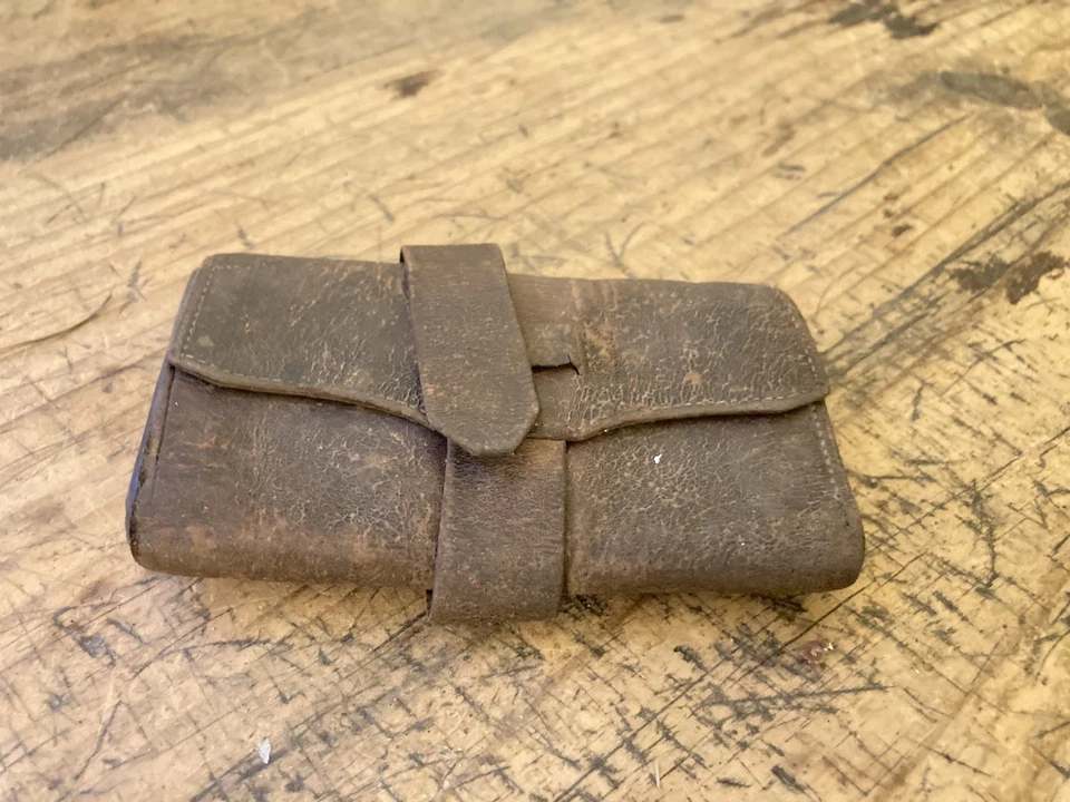 Antigua cartera plegable de cuero primitivo del siglo XIX G.E. & J.T. Young Sunapee N.H. Foto 1 de 4