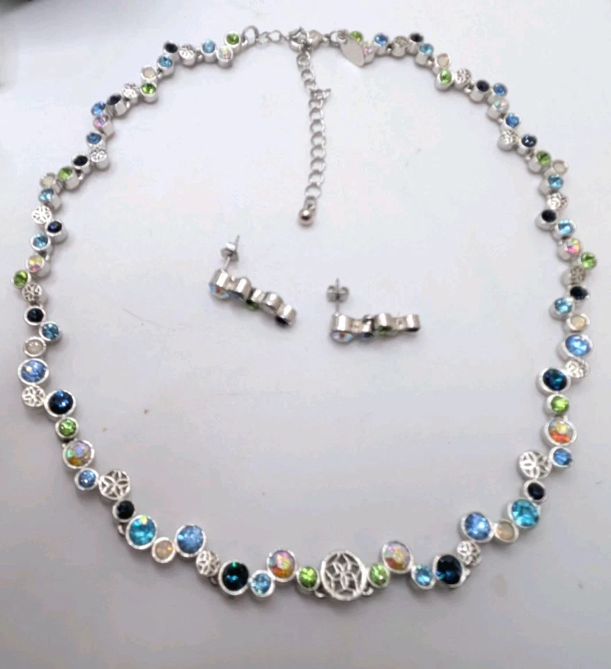  Juego de aretes collar tono plata pedrería AB azul verde Lia Sophia  Foto 1 de 4