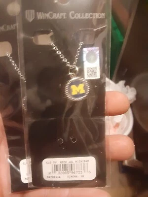 2 collares Wincraft de la Universidad de Michigan Foto 1 de 3