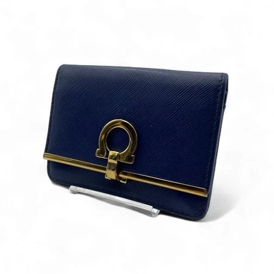Tarjetero Ferragamo en cuero azul con detalles Gancini Foto 1 de 4