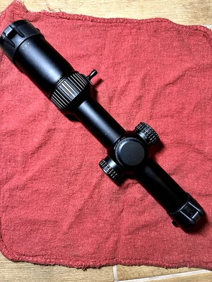 Mira para rifle Vortex Strike Eagle 1-6x24 mm - SE-1624-2 con voladizo deportivo Vortex Foto 1 de 4