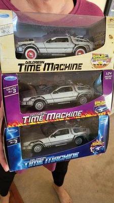 WELLY ALL Back to The Future I II & III DeLorean 时间机器 1: 24 比例压铸 — 第 1/4 张图片
